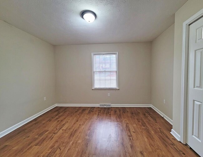 Building Photo - 962 Beverly Dr