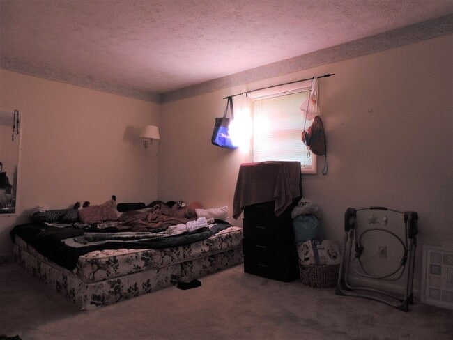 Building Photo - Desirable High Country Condo End Unit, Lar...