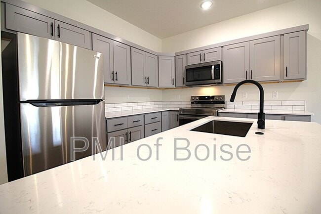 Building Photo - 123 Trifecta Ln