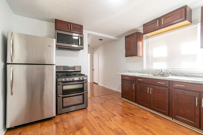 Building Photo - 3541 Blackstone Ave