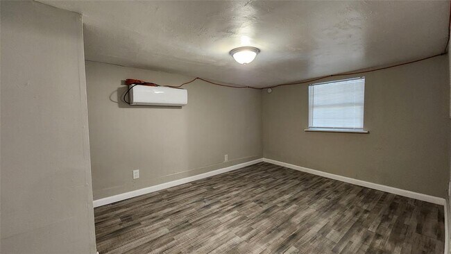 Building Photo - 6627 Ave E