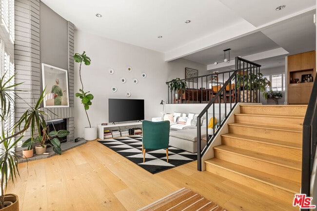 Primary Photo - 4608 Glencoe Ave