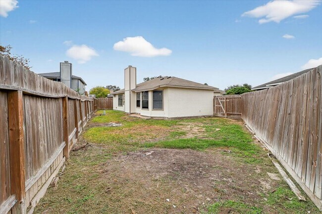 Building Photo - 4453 Lake George Dr