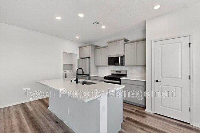 Building Photo - 6618 Sydney Drive NE