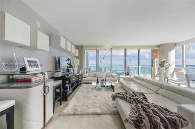 Building Photo - 1331 Brickell Bay Dr