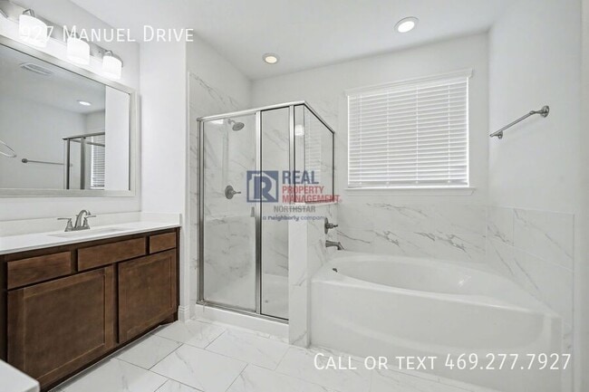 Building Photo - 927 Manuel Dr