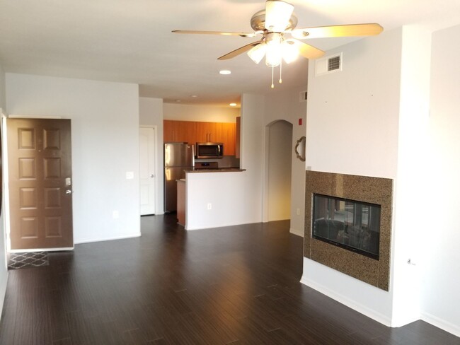 Building Photo - DEPOSIT FREE PROGRAM!! Beautiful 1 Bed Roo...