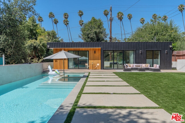 Building Photo - 5265 Dahlia Dr