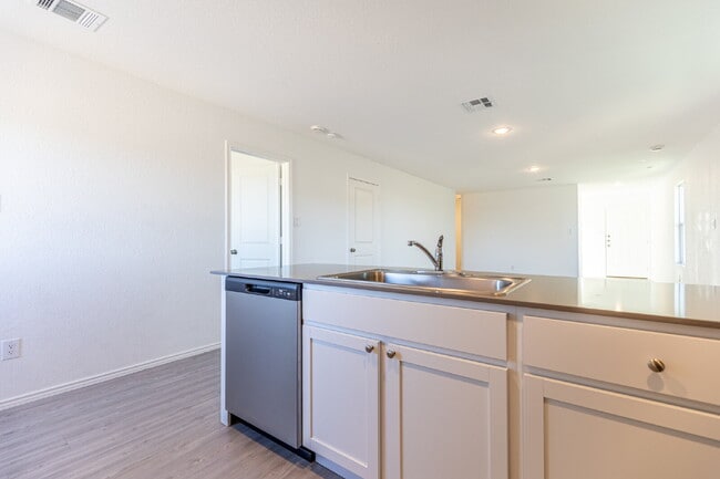 Building Photo - 9143 Coronal Rings