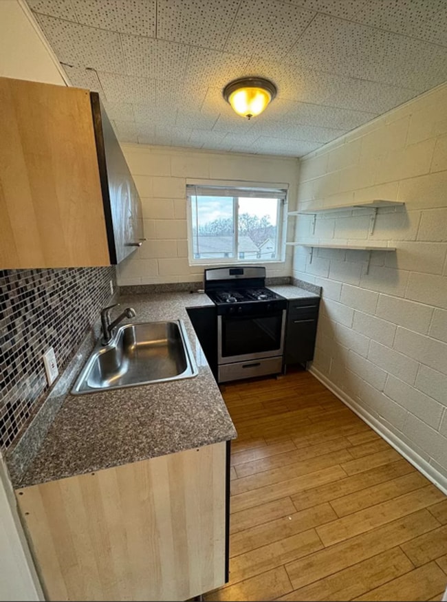 Interior Photo - Taylor Street Towers