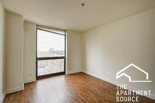 Building Photo - 1000 N La Salle Dr