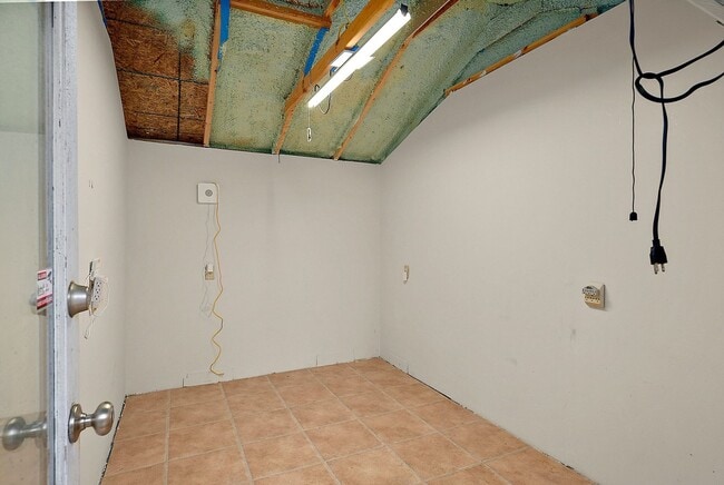 Building Photo - Immaculate 4-Bed Federal Way Home | Smart Tech, Tesla Charger, & Near JBLM!