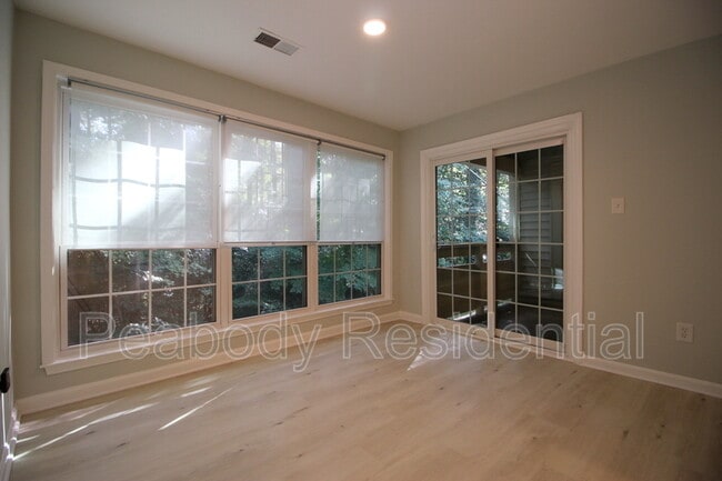 Building Photo - 2233 Lovedale Ln
