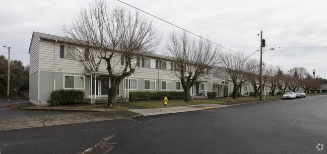 Building Photo - Maple Court Apartments