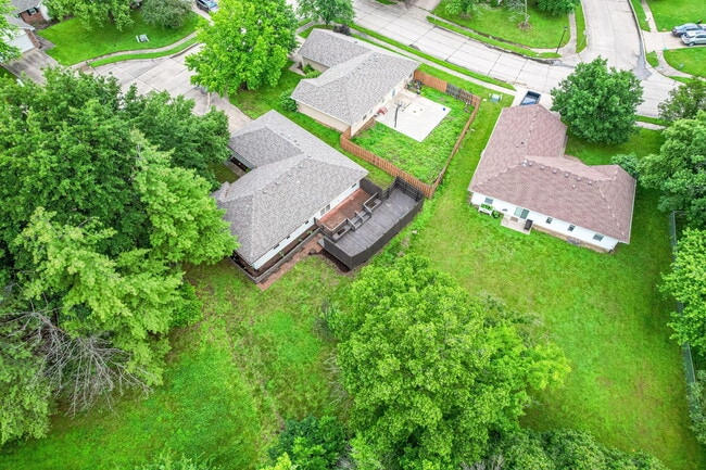 Building Photo - 3804 Larkspur Ct