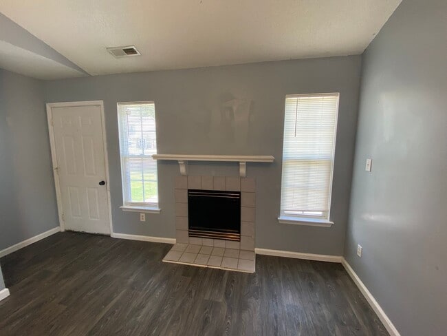 Building Photo - Affordable Duplex Off Of Piney Green