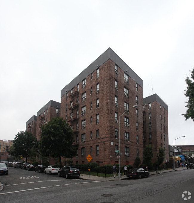 Primary Photo - 89-25 Elmhurst Ave