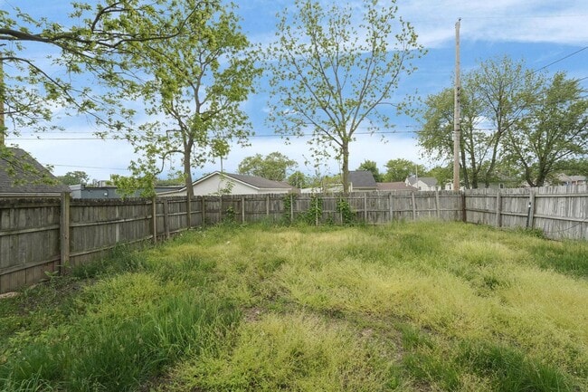 Building Photo - Spacious 4 Bedroom Single Family Home – Fe...