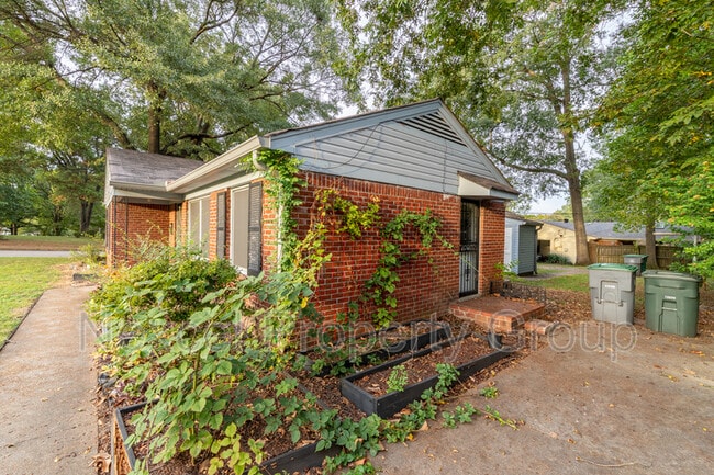 Building Photo - 430 N Graham St