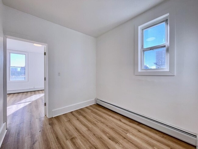 Building Photo - 212 15th St