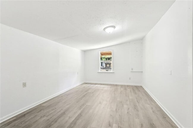 Building Photo - 1279 Jaycee Dr