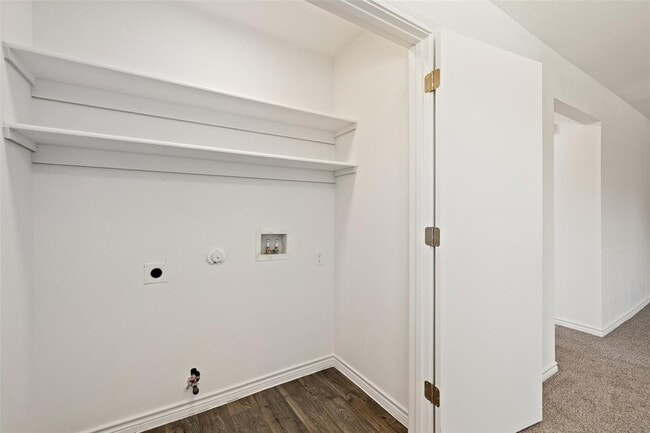 Building Photo - 9903 Roxanna Dr