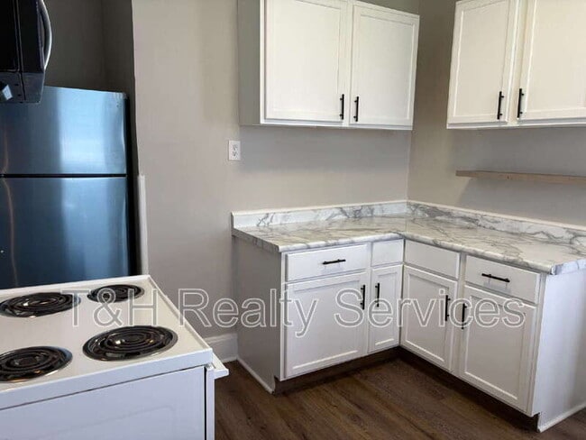 Building Photo - 3130 N Park Ave