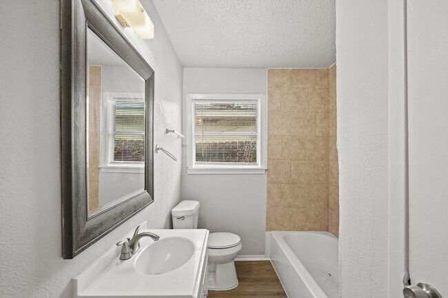 Building Photo - 6806 Woodrow St