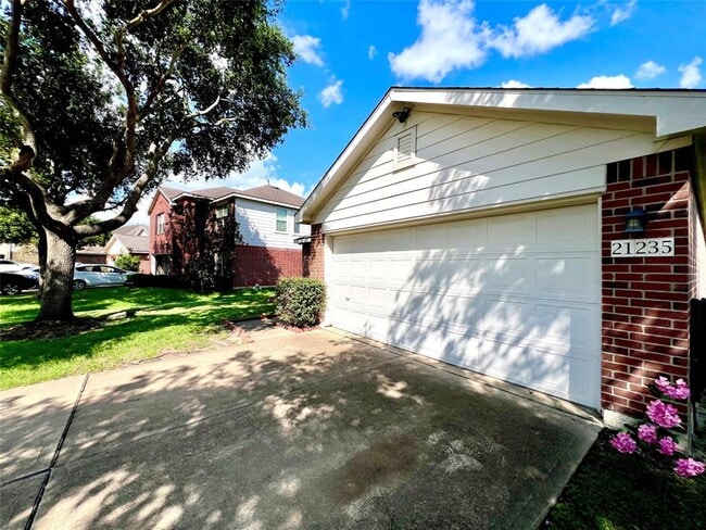 Building Photo - 21235 Bending Green Way