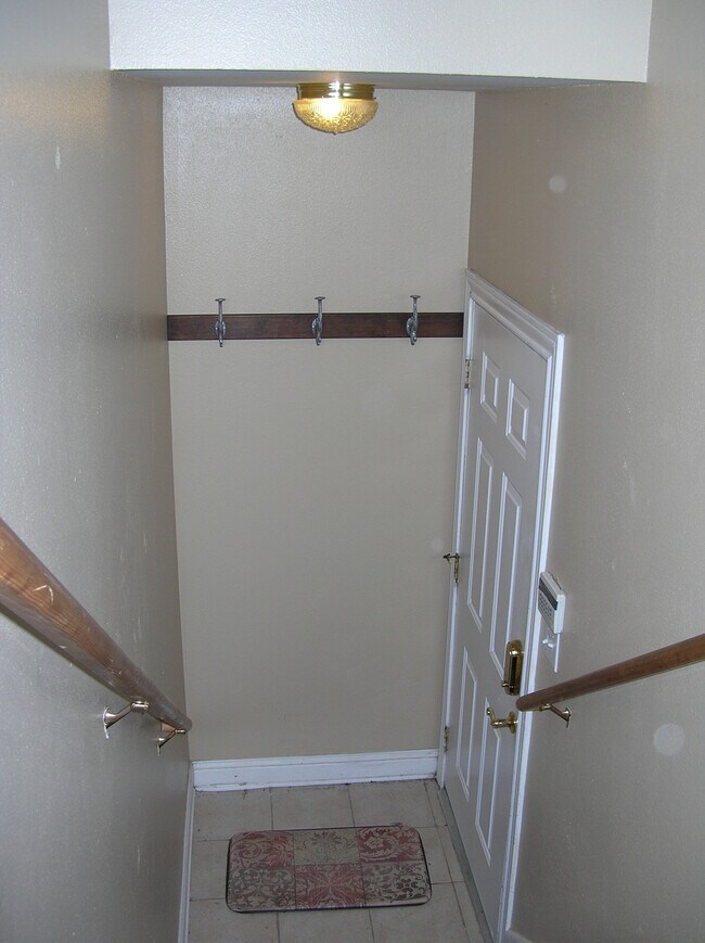 Building Photo - 710 E Boyd Dr