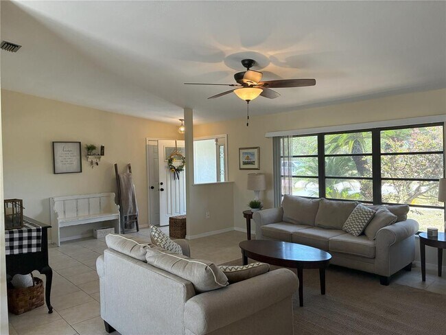 Building Photo - 2067 Newcastle Ln