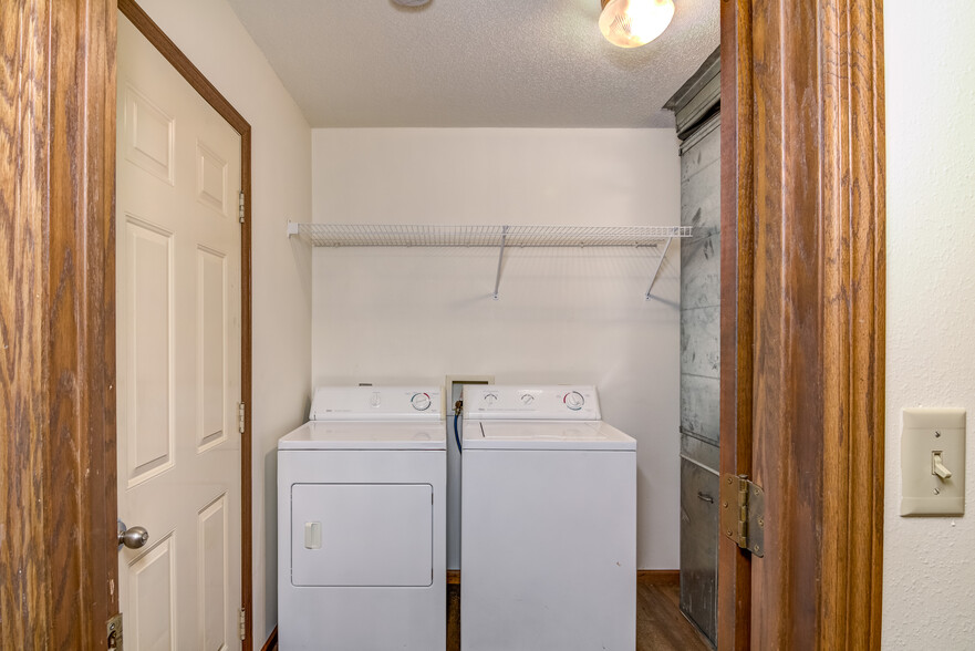 Building Photo - 2101 Mittelstadt Ln