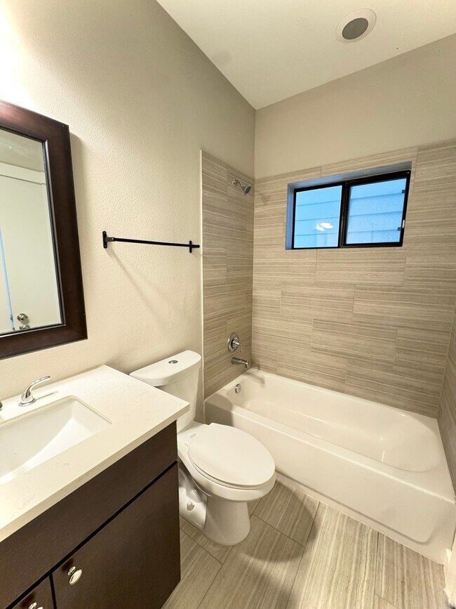 Building Photo - 1613 Milby St