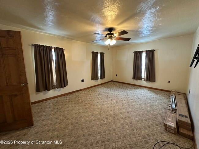 Building Photo - 548 Main St