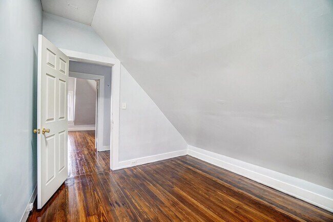 Building Photo - 870 Rockdale Ave