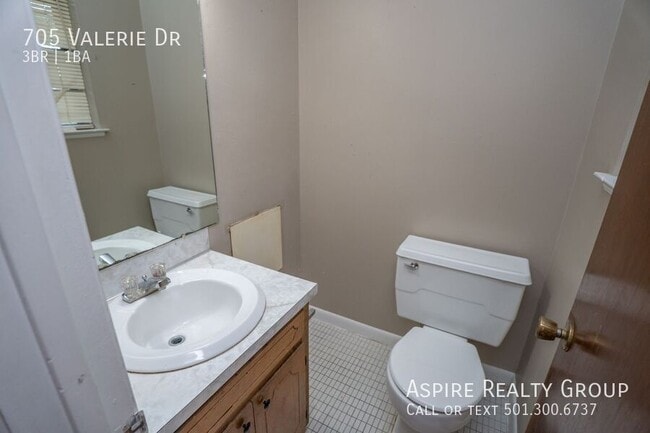 Building Photo - 705 Valerie Dr