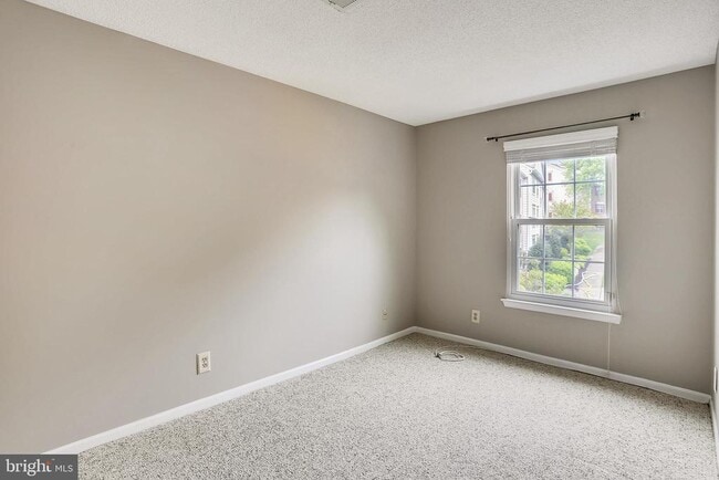 Building Photo - 12103 Greenway Ct