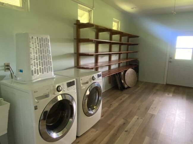 Building Photo - Available Now! 3/2 home in Beautiful Hawiing sure