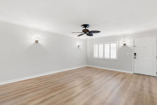Building Photo - Apartment For Rent in Seminole WITH UPGRADES!