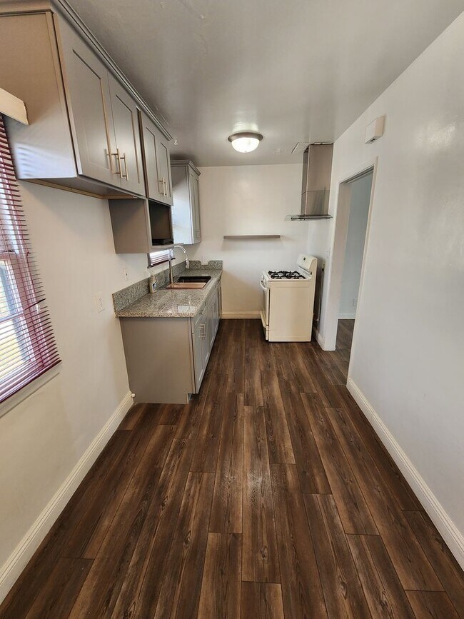 Building Photo - Pershing Duplex