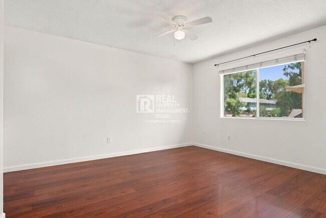 Building Photo - 3009 Canyon Crest Dr