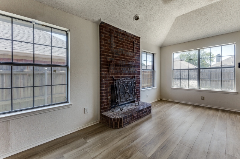 Building Photo - 917 Haverstraw Pl