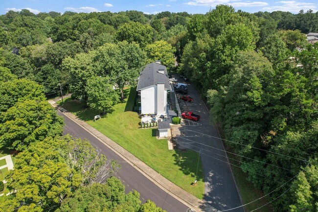 Building Photo - 1 Bed, 1 Bath Furnished Apartment  – Great Location & Amenities! Flexible Lease Terms Available