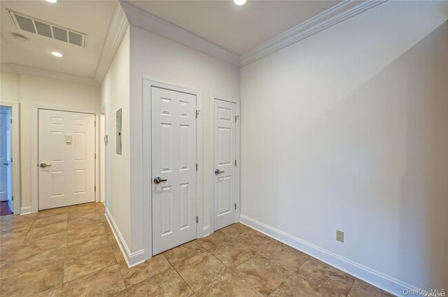 Building Photo - 328A Main St