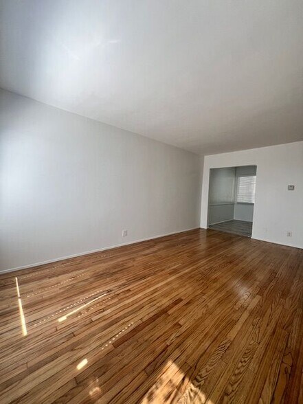 Building Photo - 10643 Crenshaw Blvd