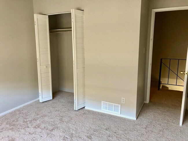 Building Photo - $1,350 Marks & Shaw 2 Bedroom Townhouse, c...