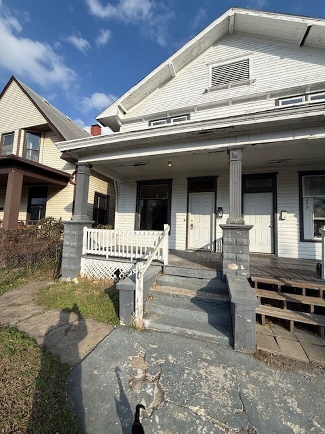 Building Photo - 205-207 West Oregon Street