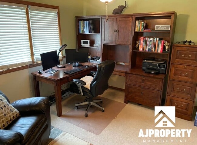 Building Photo - 3105 S Dawley Cir