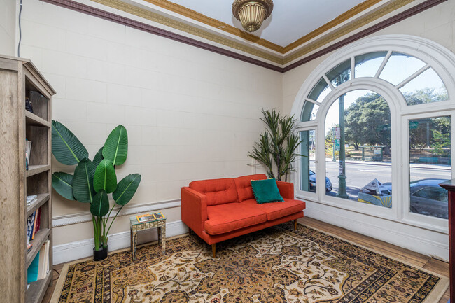 Interior Photo - 240 Grand