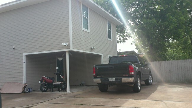 Building Photo - 2001 Marie Dr